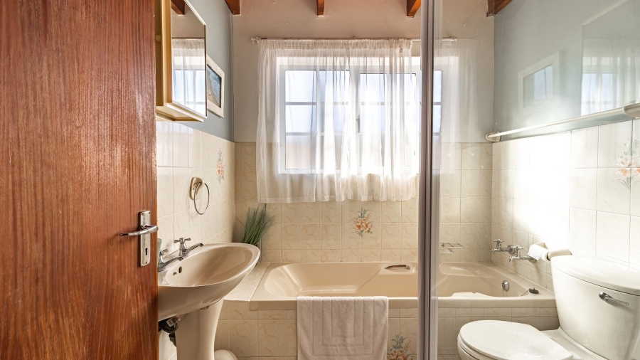 7 Bedroom Property for Sale in Kleinmond Western Cape